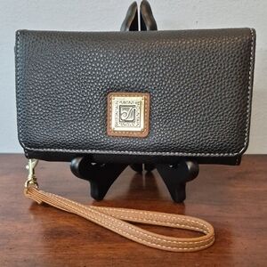 Stone Mountain Accessories Black Pebbled Wristlet Wallet with Tan Strap